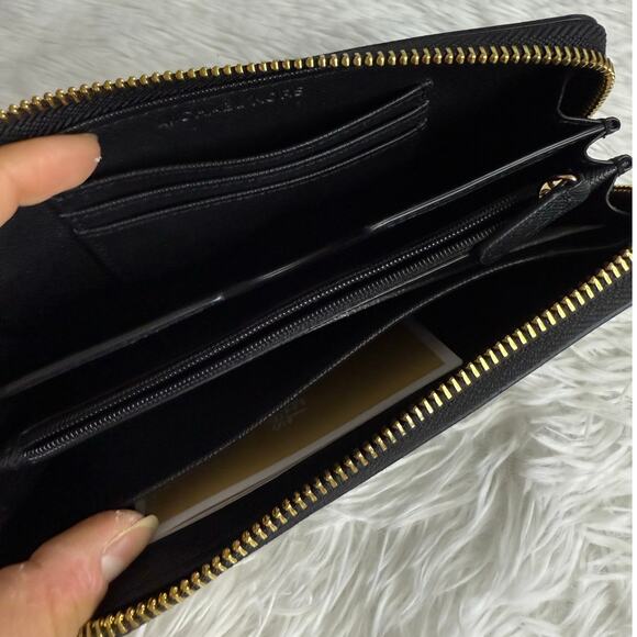 NWOT Michael Kors Black Zip Around Wallet - Picture 7 of 11